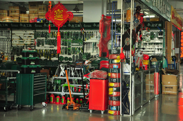 有誰知道大連華北路五金機(jī)電批發(fā)市場(chǎng)怎么走?那里經(jīng)營規(guī)模大嗎?