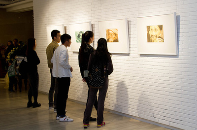 王華祥版畫展亮相愛慕美術(shù)館 回溯版畫之路，呈現(xiàn)藝術(shù)探索